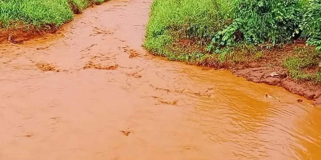 Air sungai tercemar akibat penambangan nikel di Morowali